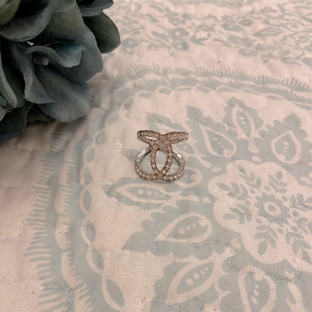 Cross Over Ring